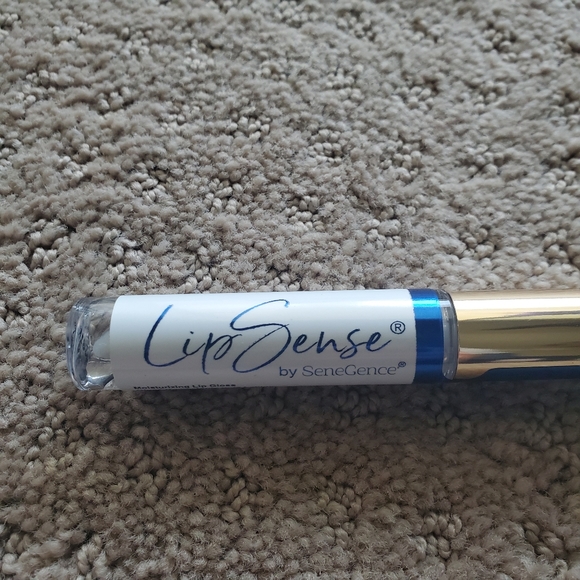 Glossy Gloss - Picture 3 of 4